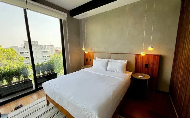 w Amazing 2BR With Elegant Balcony in Roma Nte