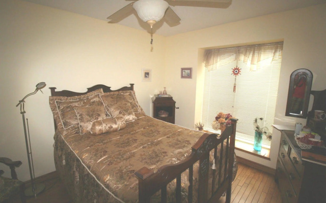 Twin Lakes Retreat Bed and Breakfast