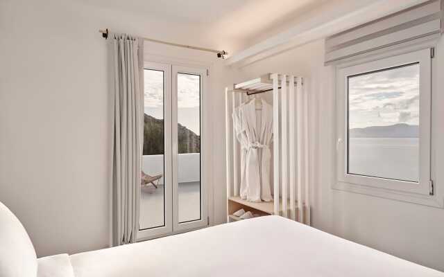 Hill Club Naxos