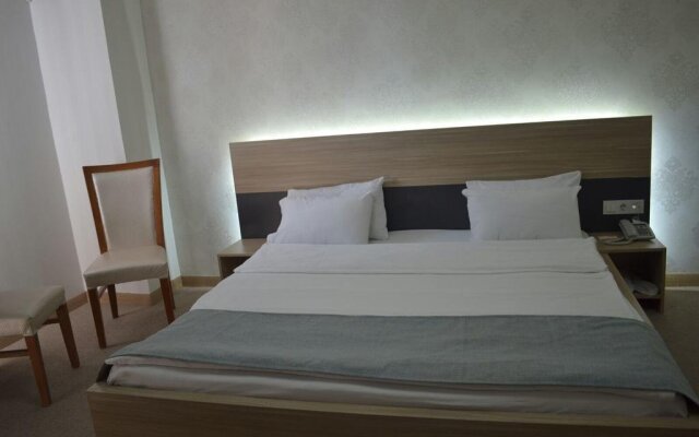 Roz Otel