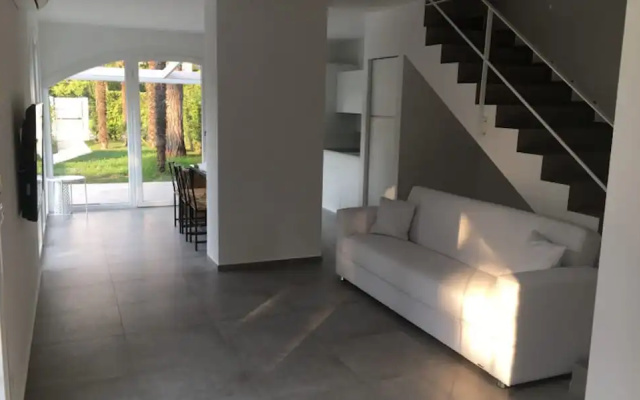 Modern Villa a few Steps From the Beach