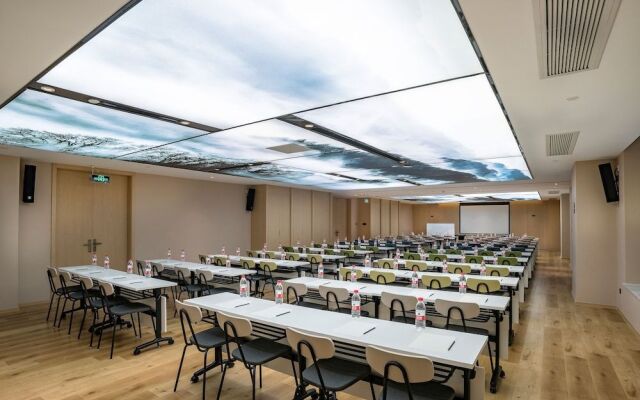 Atour Hotel Wuhan Changqing Road
