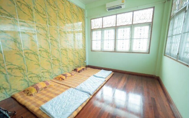 Charoengulpa Homestay