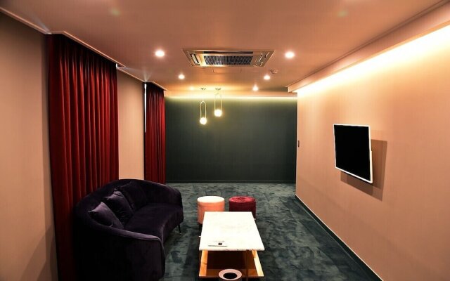 Unknown Hotel