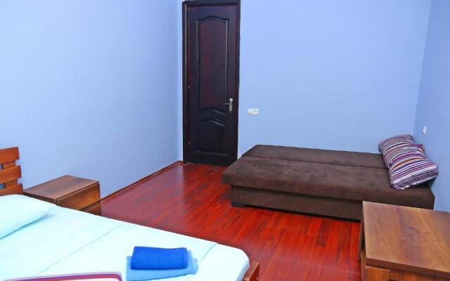 Guest House in Tbilisi by RS