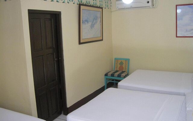 Hotel Ivania's