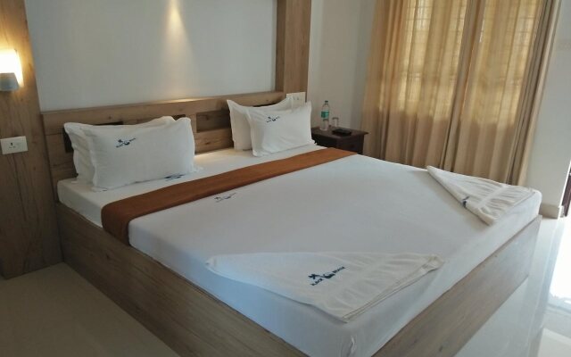 Black Beach Resort