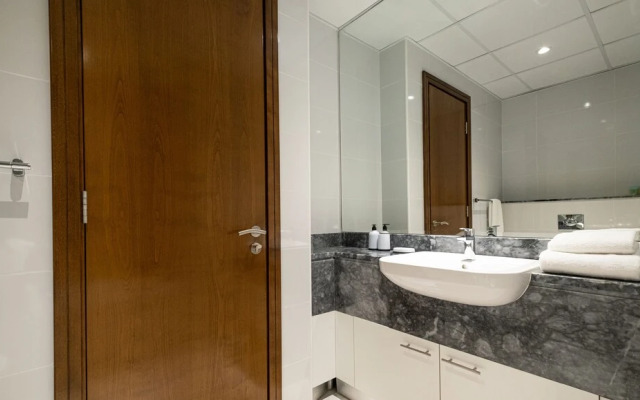 LUX The Elegant Residence Amna Tower