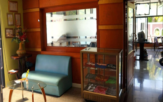 Fueang Fha Palace Hotel