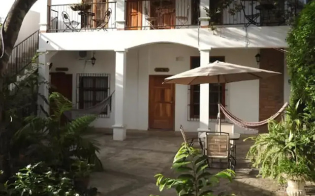 Jardin Cafe Restaurant & Hostel