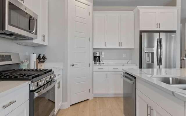 Family Desert Oasis 5 Bedroom Home