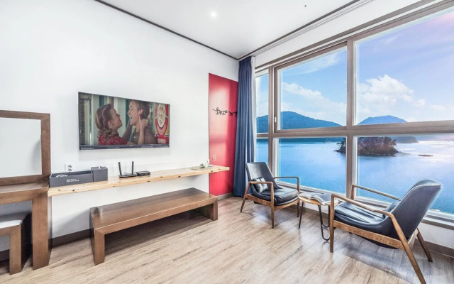 Tongyoung MartisBeach Pension