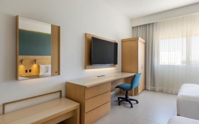 Courtyard By Marriott Cancun Airport