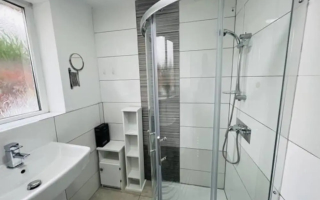 Overbury Lodge, Birmingham With Free Parking