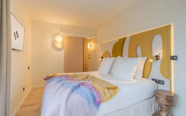 Yuna Porte Maillot - ApartHotel