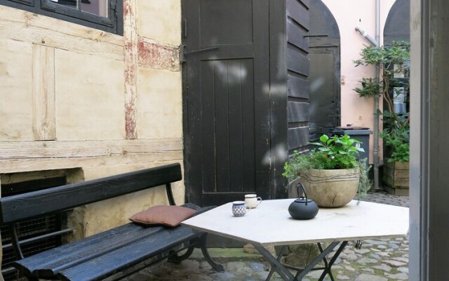 apartment historical building 1374-1