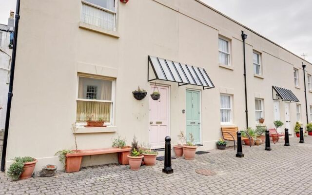 Serene Holiday Home in Hove With Garden