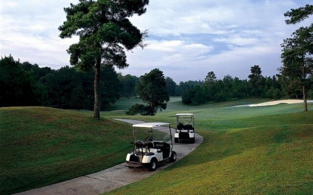 Huangshan Golf Hotel