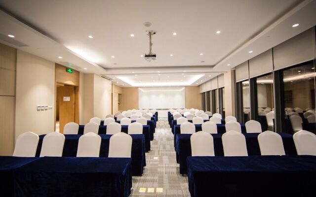 Holiday Inn Express Shanghai Pujiang by IHG