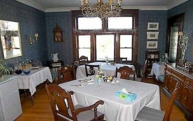 Chantry Breezes Bed & Breakfast