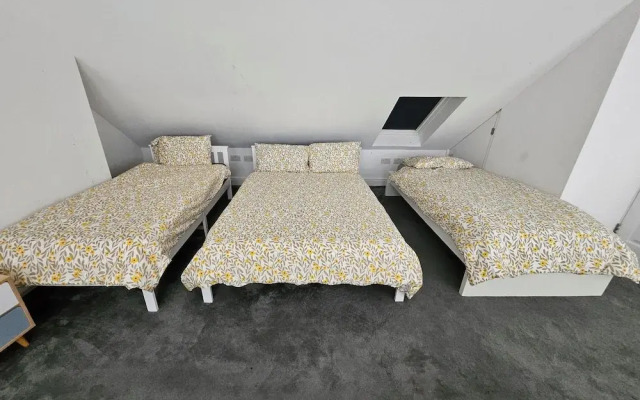 SnoozeDen Westmead – Windsor Castle & Legoland