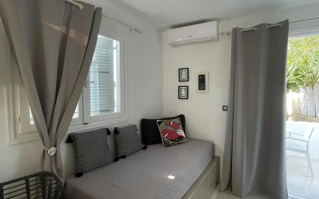Zoumis Residence