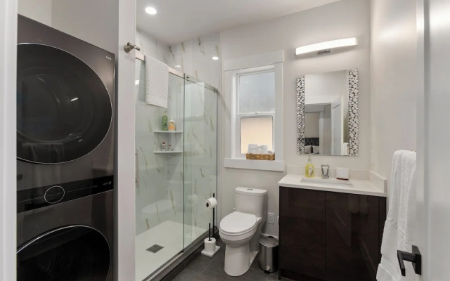 Modern 2-Bedroom Retreat in Seattle