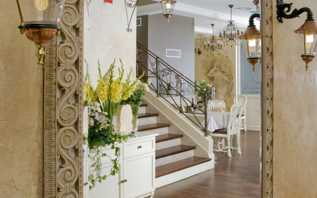 Villa Estera - Hotel & Restauracja