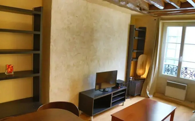 One Bedroom Apartment Near Madeleine