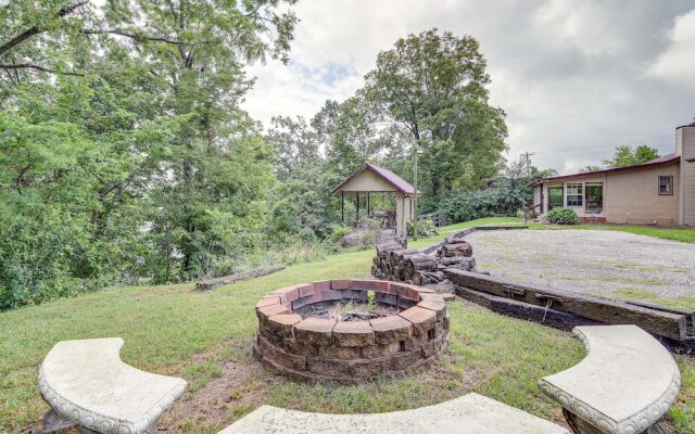 Peaceful Bronston Getaway w/ Fire Pit & Lake Views