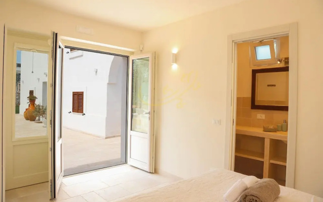 TD Villa Ricchiari Traditional Villa with Designer Pool