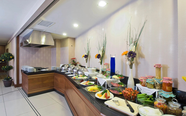 Tugcu Hotel Select