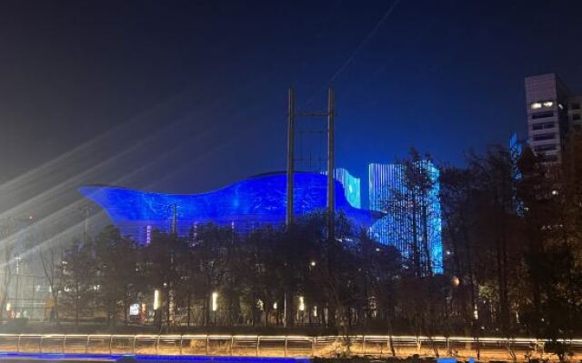 Waiting Hotel (Shanghai Hongqiao Tianshan Road)