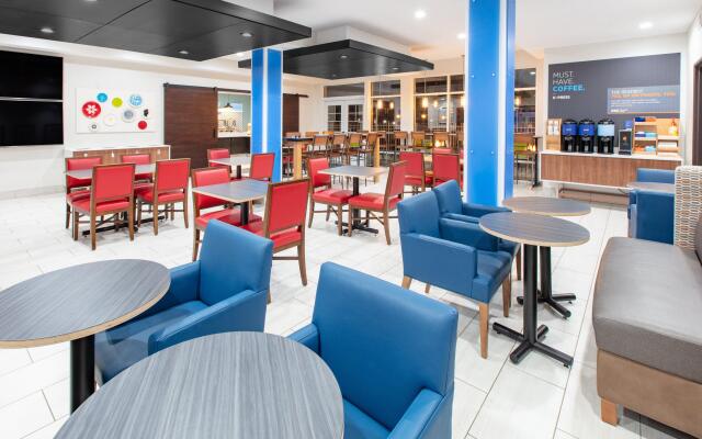 Holiday Inn Express Hotel & Suites Seaside-Convention Center by IHG