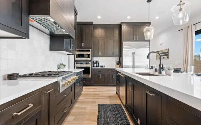 The Dugout 8 Bedroom Home