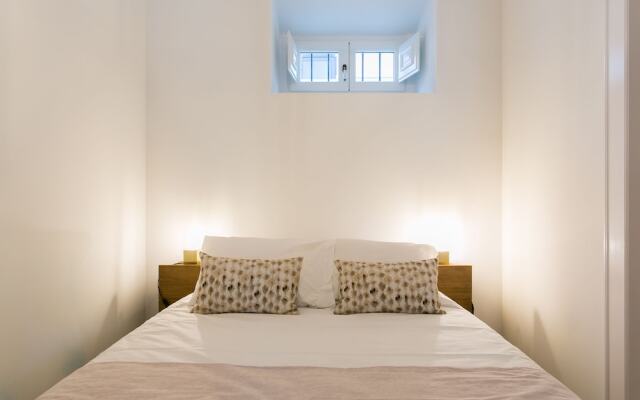 JOIVY Stunning 2BR Apt w/garden, by the Avenida subway & Botanical Garden of Lisbon