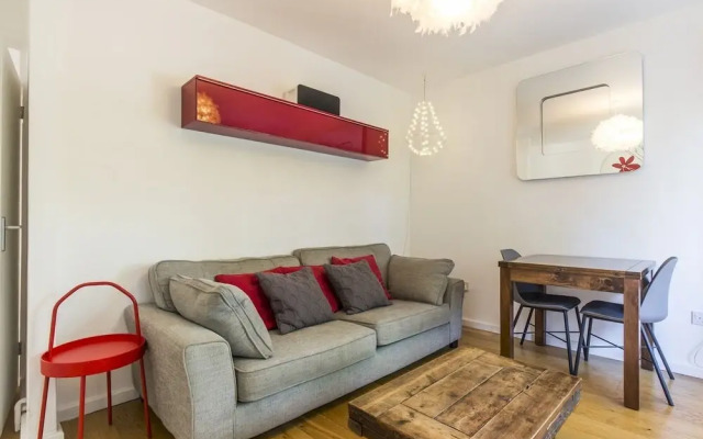 Recently Renovated 2BR Flat in South East London