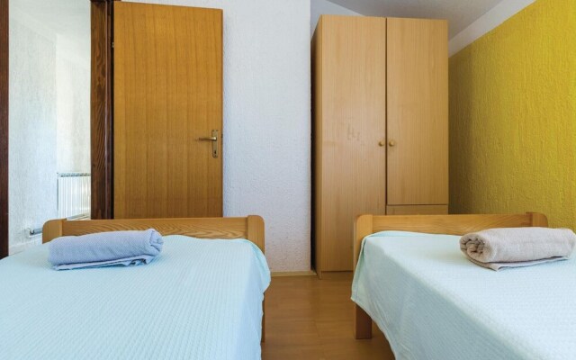 Beautiful Home in Zbandaj With Wifi and 2 Bedrooms