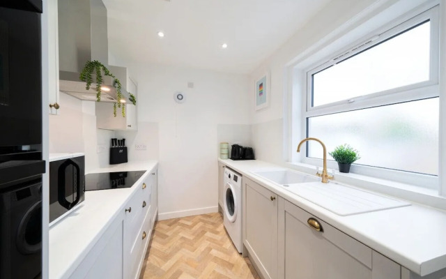 Clubhouse Cottage - Stylish 2 bed pet Friendly