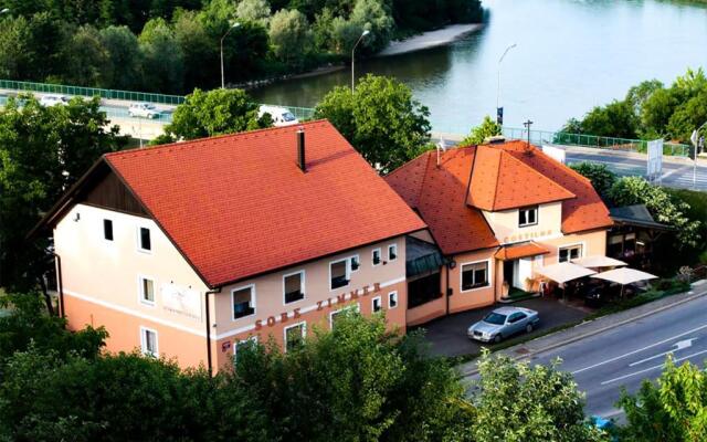 Guesthouse ob Sotočju Budič