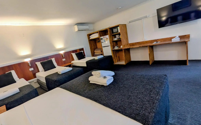 Hampton Villa Motel