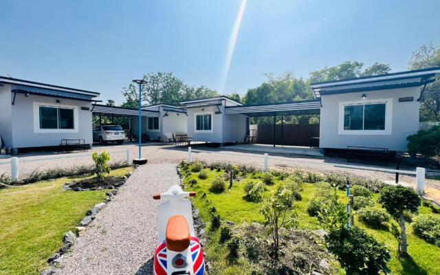 Baan Ruay Suk Resort, Lopburi