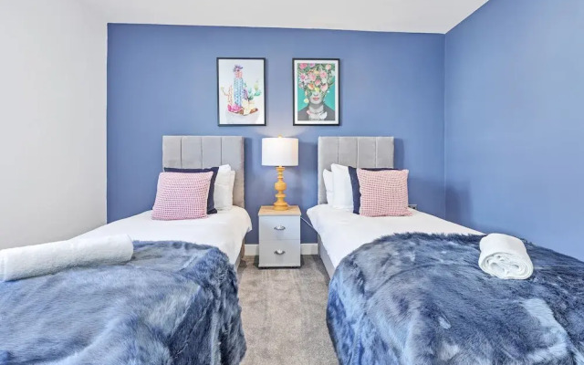 Right On : Bright On Apartment 1B | By My Getaways