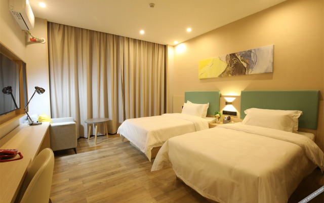 Poltton International Server Apartment(铂顿国际公寓（象州梦幻夜金象路店）)