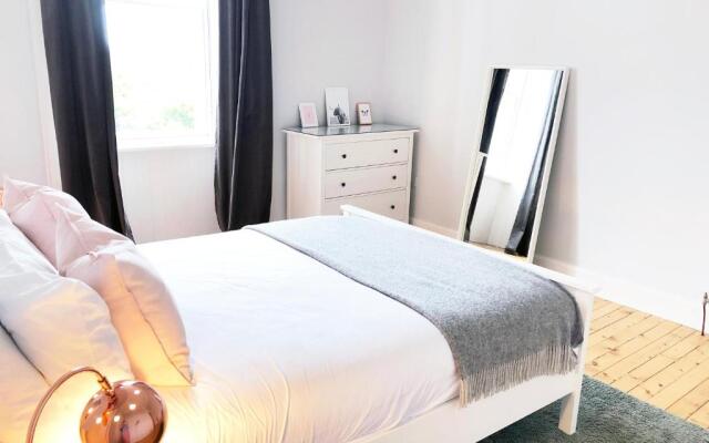 Stylish City Centre Apartments - D Terrace Residence