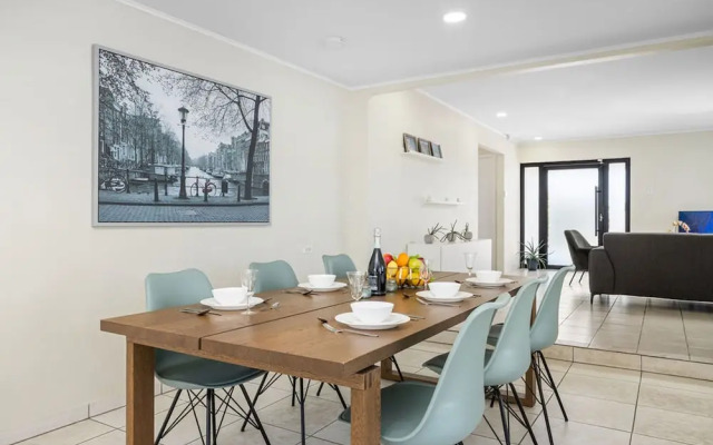 Lovely 3br2ba w Wifi Parking in Central Location