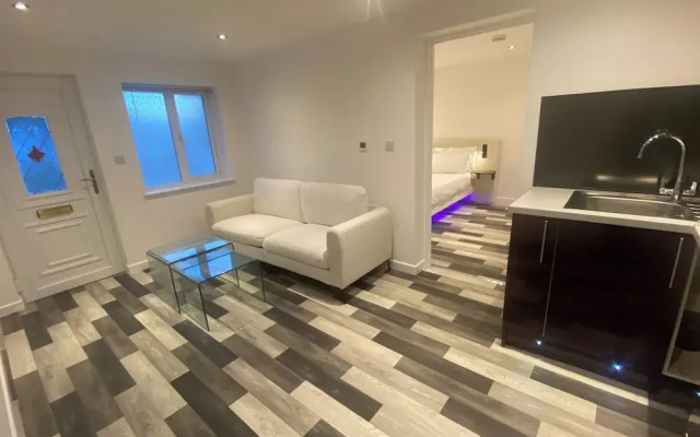 Stunning Truro 1-bed - Sleeps 2 & Parking