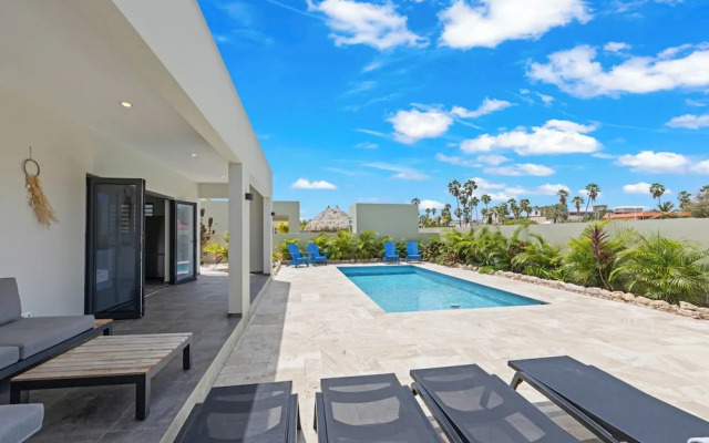 Villa Jasmijn  with private pool, at Mambo Beach