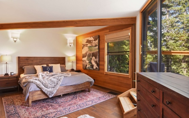 Snowshoe Cabin 3 Decks, BBQ & Hot Tub!