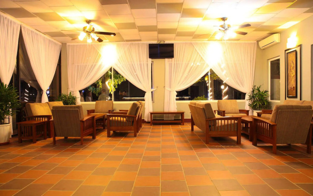 Twin Palms Resort
